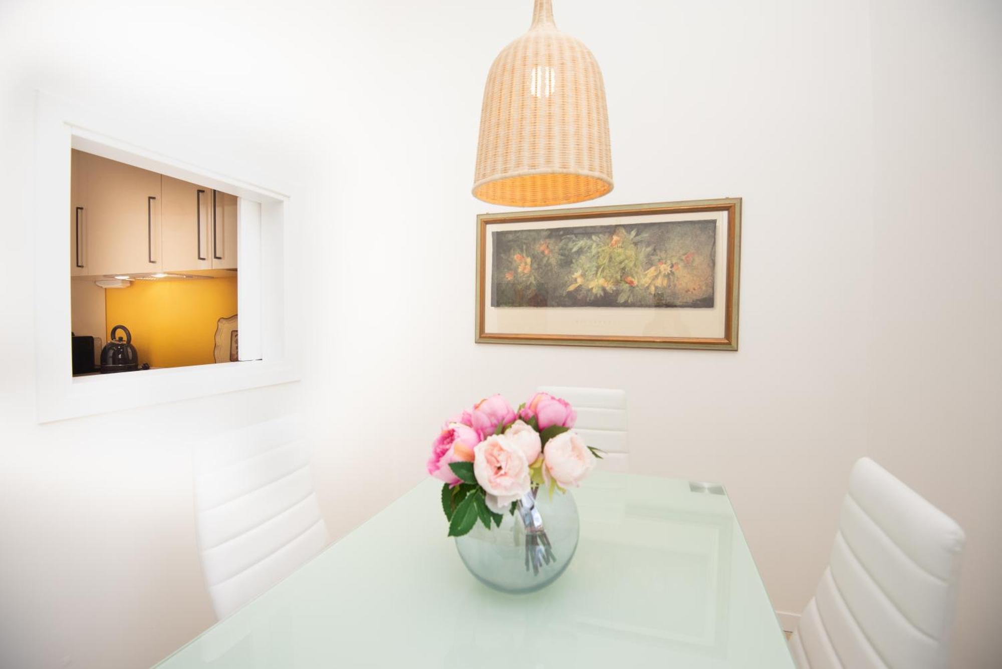 West Park Suite With Parking By Holiday Solutions Como Ngoại thất bức ảnh